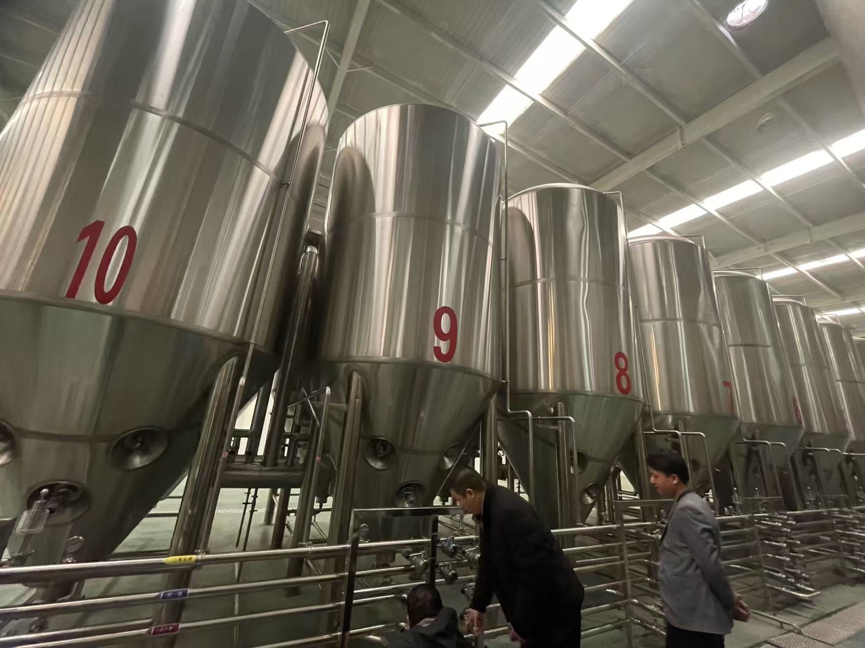 鹿寨精酿啤酒设备厂—平面布置、设备设计、制造、调试、培训等一条龙服务